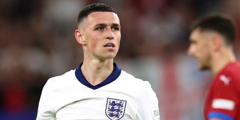 Tuyển thủ đá banh danh giá Phil Foden 